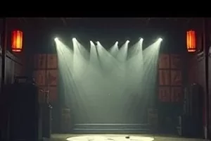 家庭剧《灰瓦屋顶的夏天》老屋檐下纳凉场景